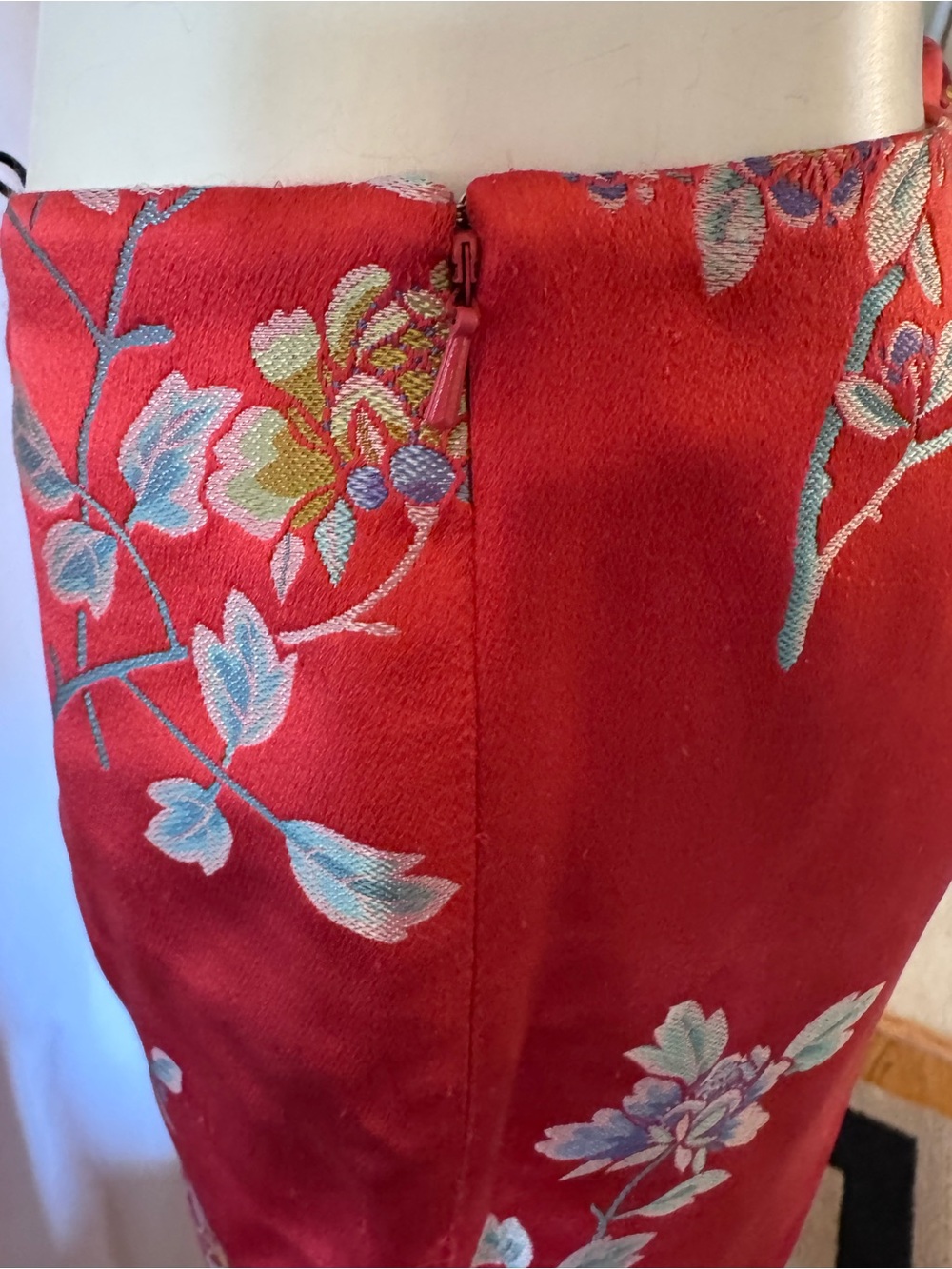 Ralph Lauren Sport: Red Floral Brocade Pants. Size 8-10 - Picture 16 of 16